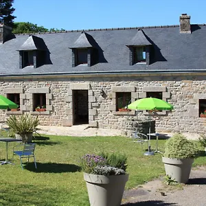 Domaine De Lesvaniel Сasa de vacaciones