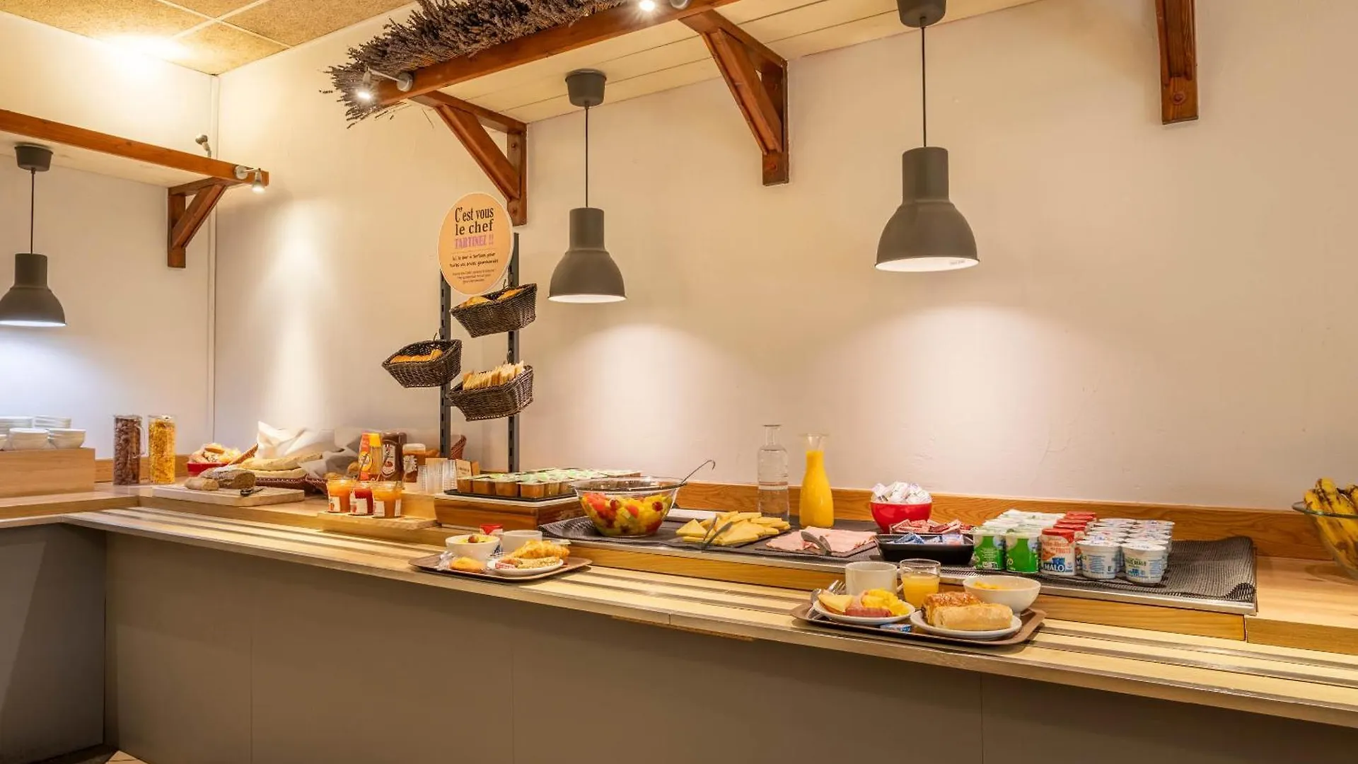 ***  B&B Hotel Marseille La Valentine Porte D'Aubagne France